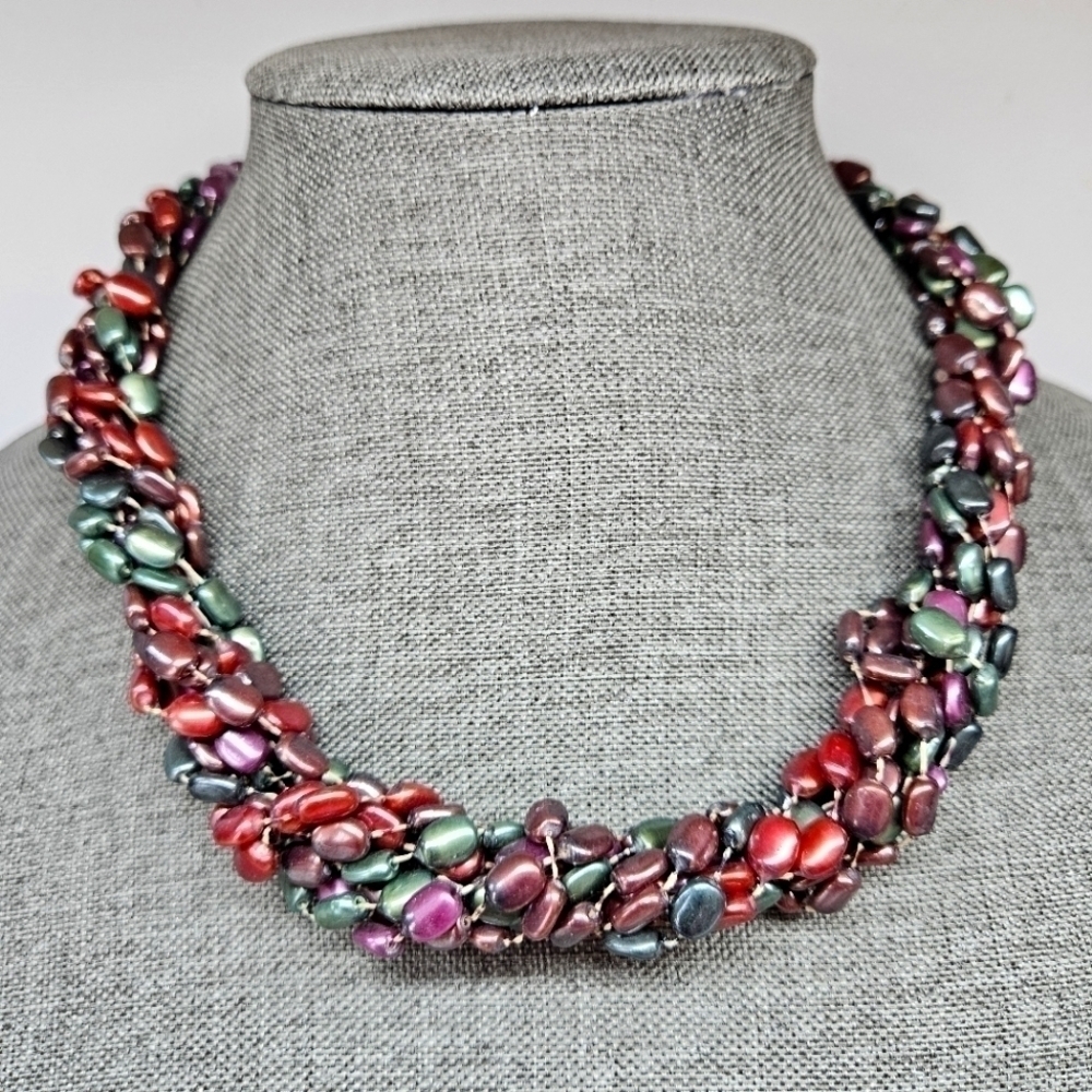 VINTAGE Plastic Beaded Burgundy & Green Twisted Box Clasp Necklace Hong Kong